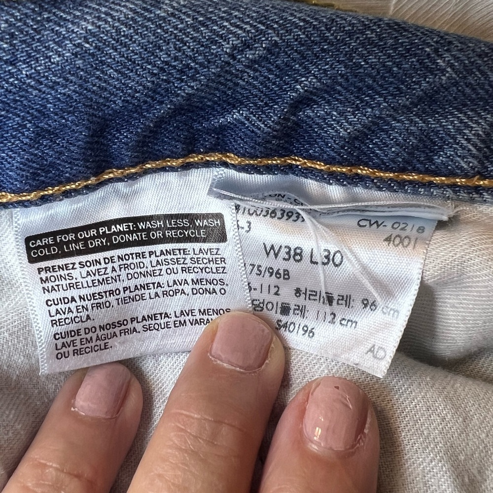 Levis - Picture 5 of 7